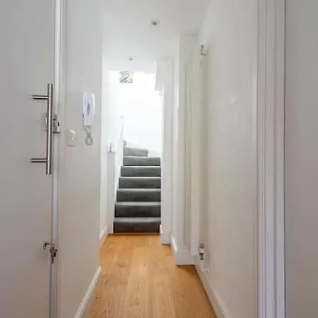 Appartement Modern Large 2 Bed Near Station à Londres Extérieur photo
