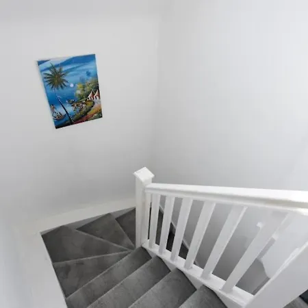Appartement Modern Large 2 Bed Near Station à Londres Extérieur photo