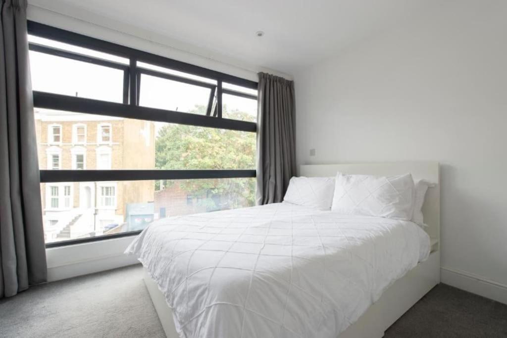 Modern Large 2 Bed Near Station Appartement Londres
